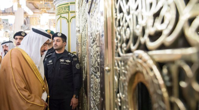 Служитель Двух Святынь и наследный принц посетили Мечеть Пророка
