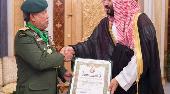 Его Высочество заместитель наследного принца наградил Главнокомандующего вооружёнными силами Малайзии орденом Короля Абдулазиза
