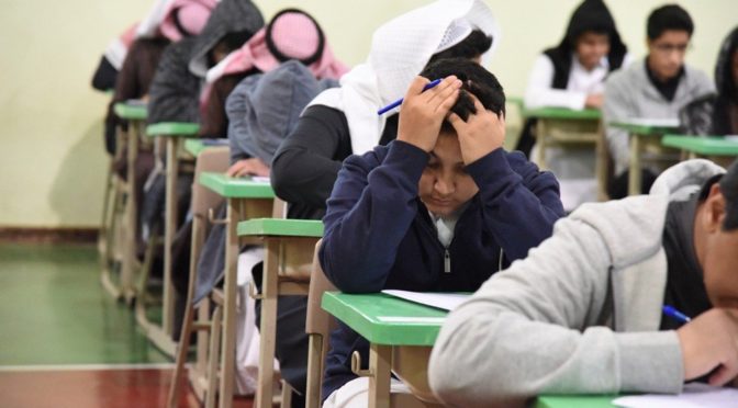 Начальник департамента образования Давдамии инспектирует ход экзаменов в школах округа