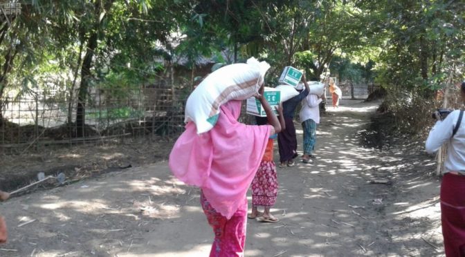 Центр им.Короля Салмана на 17-ый день Рамадана распределяет гуманитарные корзины в Бирме