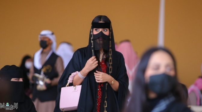 Участницы шествия им. принцессы Нуры бинт Абдуррахман облачились в историческую одежду